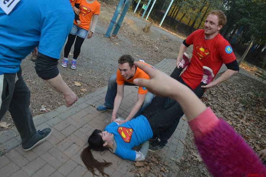 撕名牌(户外拓展项目)