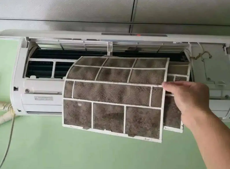 有些小行业还是挺赚钱的,比如空调清洗。